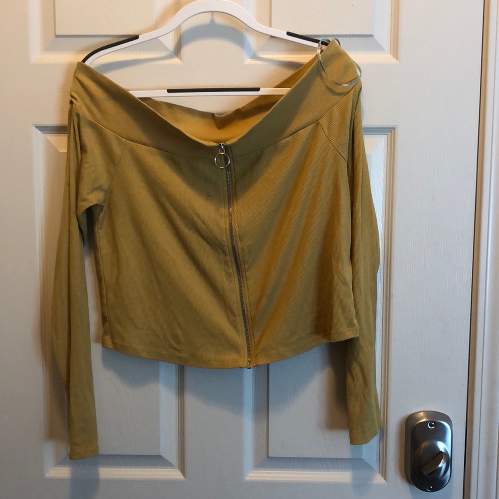 Off the shoulder Forever 21 Top